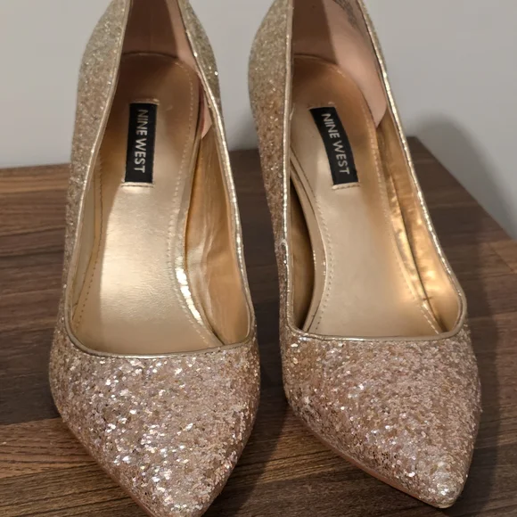 Nine West Gold Glitter Women's Heels- Used- Size 8 - Picture 3 of 7
